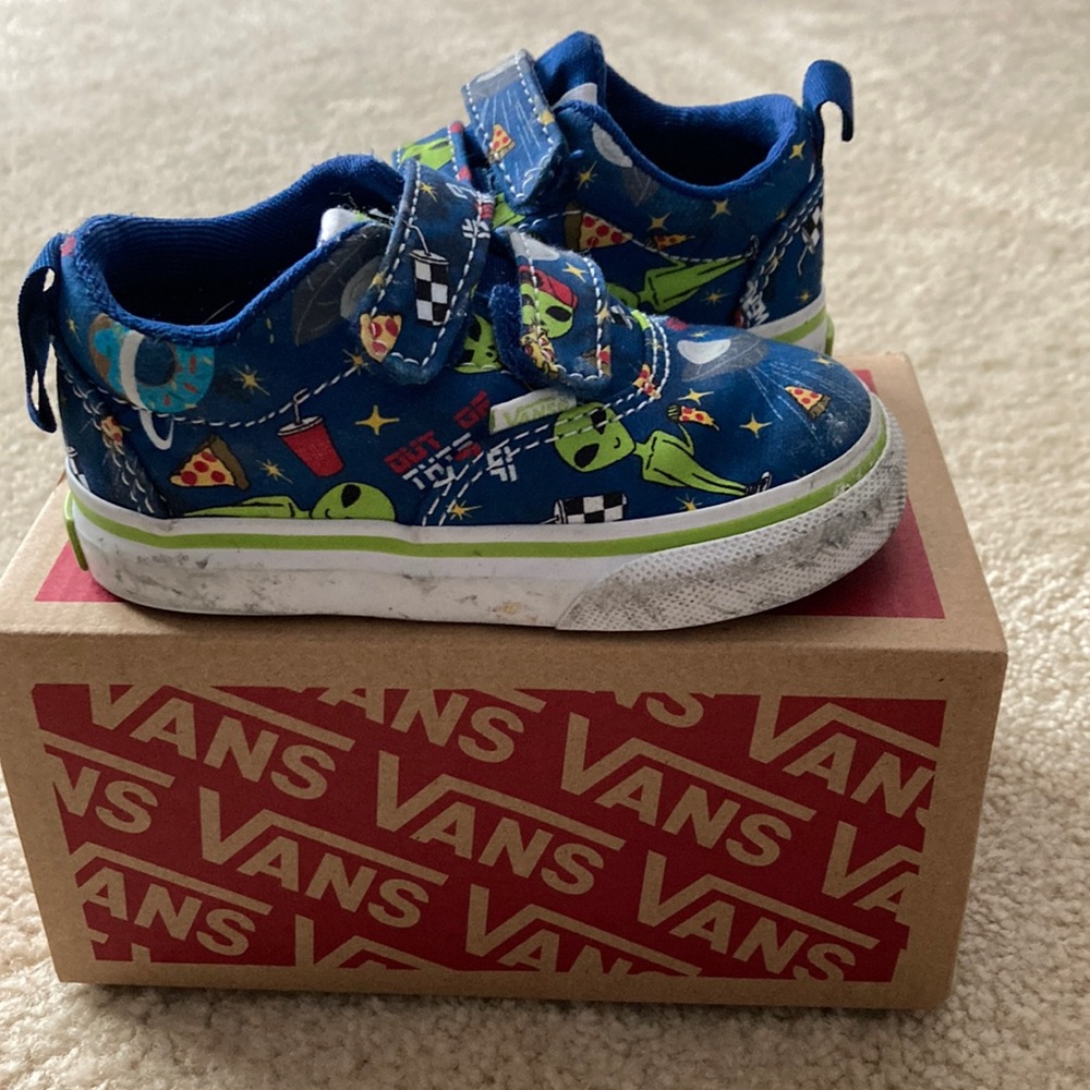 Vans sneakers with alien print. Size 5.